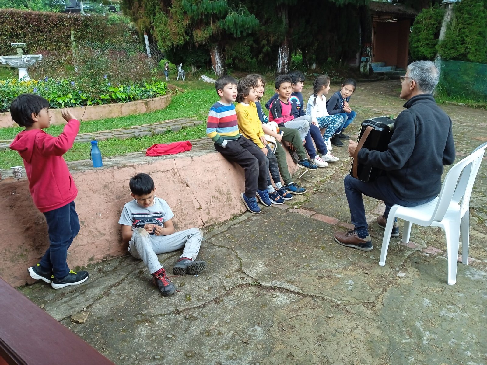 Clase de música colombiana en La Semilla